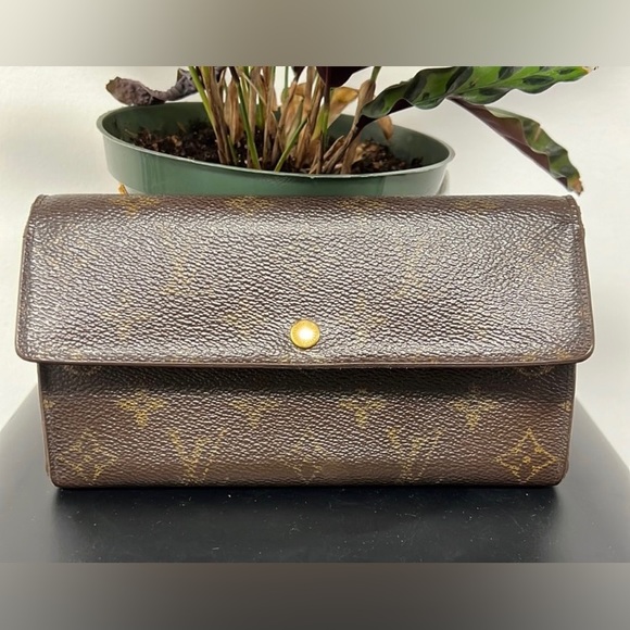 Louis Vuitton LTH1001 LV Long Monogram Wallet - Picture 1 of 9